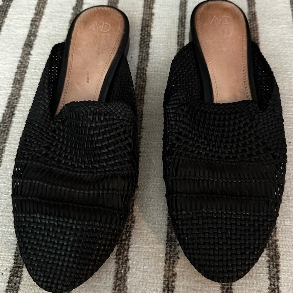 Stylish Black Woven Mules